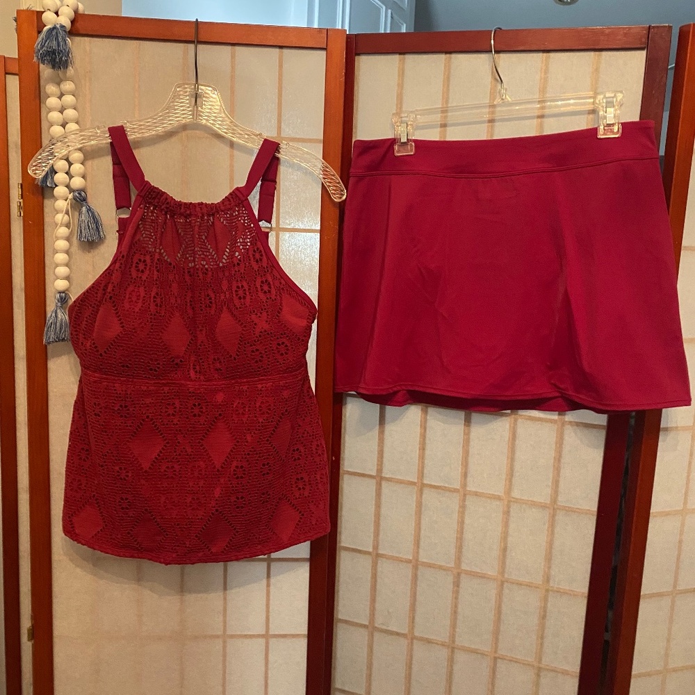Denim and Company NWOT TWO PIECE raspberryDouble lined lace topAttached skirt